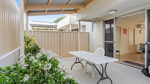 تناول الطعام بالخارج