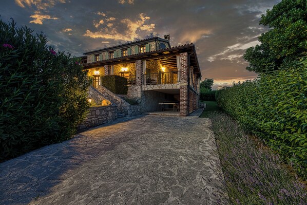 Villa de lujo, varias habitaciones (Villa Amyra With Pool) | Exterior