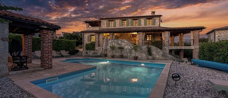 Seasonal outdoor pool, a heated pool