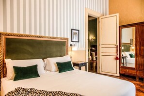 1 bedroom, WiFi, bed sheets - Royal Arthouse Apartment – Palazzo Caracciolo D’Arena   Luxury Apartment Naples (Napoli)