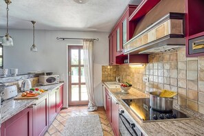Fridge, microwave, oven, stovetop - Villa Aryana With Pool (Sveti Lovrec)