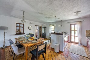 Luxe villa, meerdere slaapkamers (Villa Aryana With Pool) | Dineren
