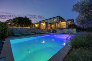 Außenpool (je nach Saison geöffnet)