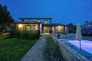 Villa de lujo, varias habitaciones (Villa Aryana With Pool) | Exterior
