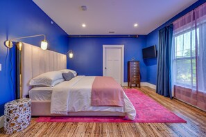 House, Multiple Beds, Kitchen, Garden View (Adina - Whole House) | 7 bedrooms, individually decorated, individually furnished, desk - 7 Private Suites Sleeps 25 Walkable to DT! (Austin)