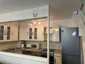 Mikrowelle, Ofen, Herdplatte, Geschirrspüler