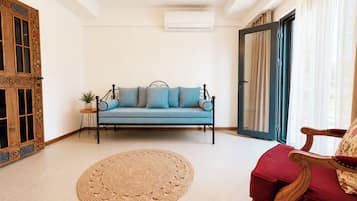 Suíte superior, vários quartos, sacada | Roupas de cama premium, camas com colchões pillow-top, frigobar