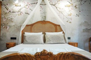 Phòng đôi trăng mật | Bộ đồ giường cao cấp, nệm có lớp đệm bông, minibar 