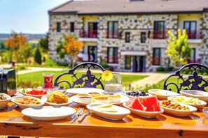 Gratis frukost med lokala rätter varje dag 