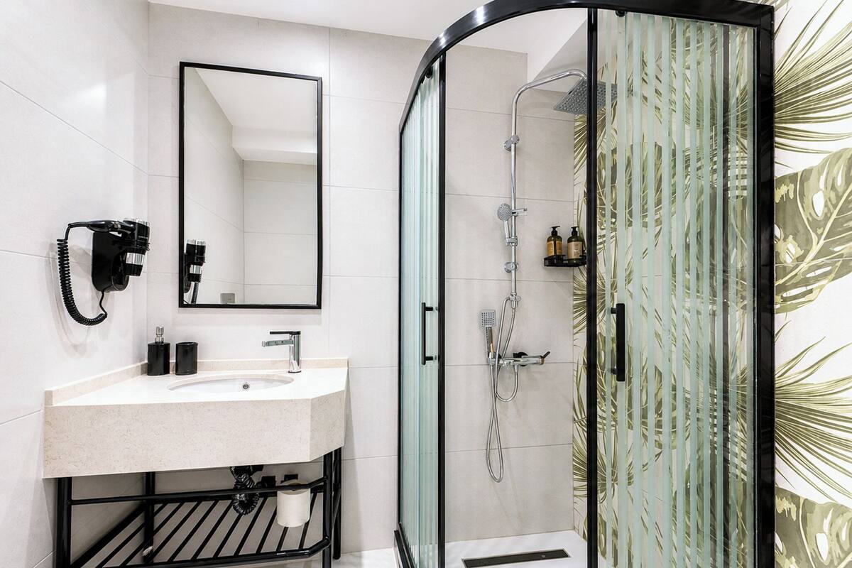 Deluxe Suite, Multiple Bedrooms, Balcony | Premium bedding, pillowtop beds, minibar, in-room safe
