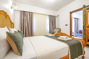 Svit Deluxe - flera sovrum - balkong | Sängtillbehör av högsta kvalitet, bäddmadrasser och minibar