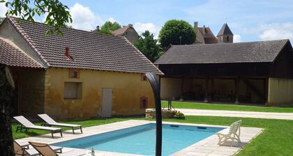 Domaine avec piscine à Milhac