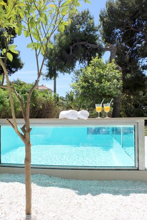 Outdoor pool - Beautiful apartment in Glyfada Ground Floor (Glifada)