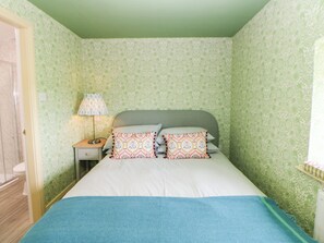 Cottage | 2 bedrooms, individually decorated, individually furnished, free WiFi