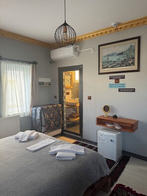 Design Room, 1 King Bed
