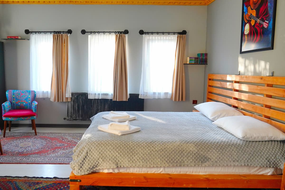 Traditional Room, 1 King Bed | 1 bedroom, premium bedding, Select Comfort beds, in-room safe