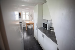 Maison | Cuisine privée | Grand réfrigérateur, micro-ondes, four, plaque de cuisson