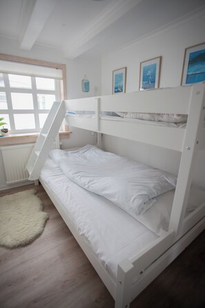 House | 2 bedrooms, individually decorated, individually furnished