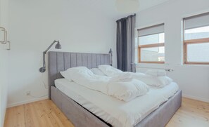 Decoración personalizada, muebles diferentes y cortinas blackout