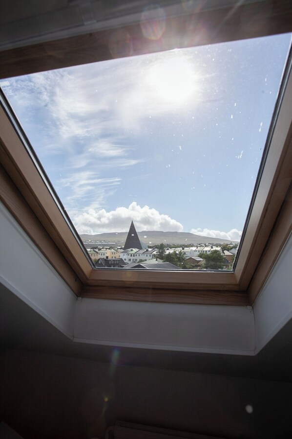 Room | 1 bedroom, individually decorated, individually furnished, desk - The Bird / Guesthouse / 10 Min Walk Downtown (Tórshavn)