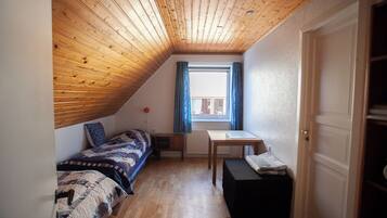 Apartment | 3 bedrooms, individually decorated, individually furnished, desk