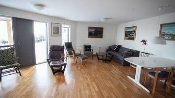 Apartment | Living room | 30-inch flat-screen TV with satellite channels