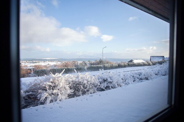 A snowy landscape with a clear sky and distant buildings. - Large Apartment With Fabulous View Of Tórshavn (Tórshavn)