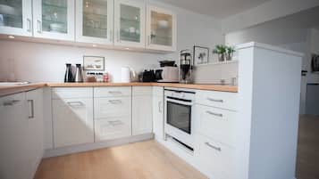 Standard Apartment | Private kitchen | Fridge, microwave, oven, stovetop