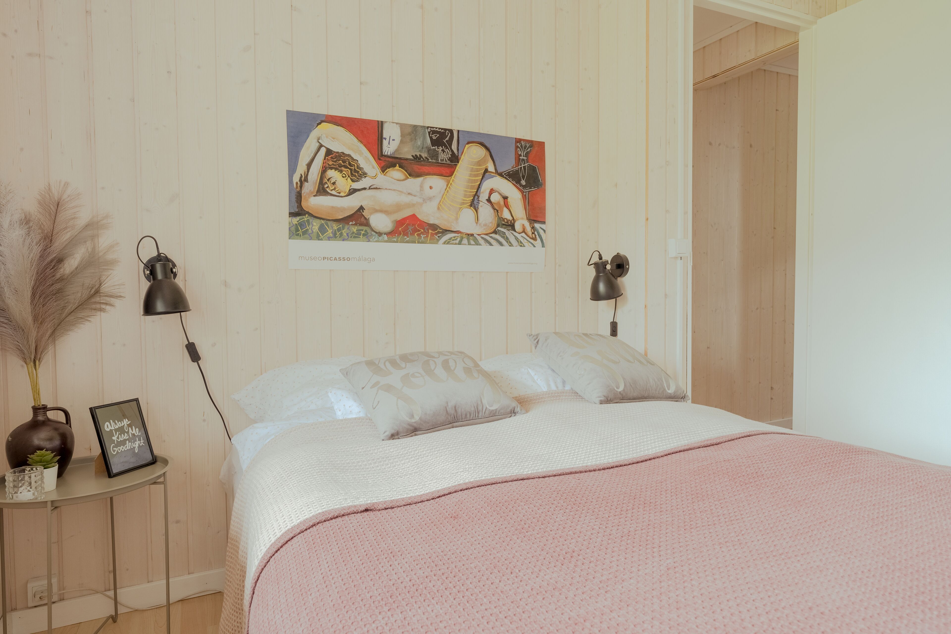 House | 2 bedrooms, individually decorated, individually furnished