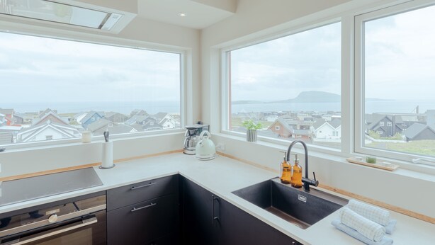 Private kitchen - New Three Bedroom Townhouses With Sea View (Hoyvík)