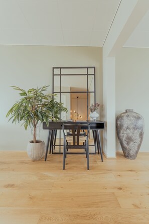 위성 채널 시청이 가능한 40인치 평면 TV, 바닥 난방/온돌, 스트리밍 서비스