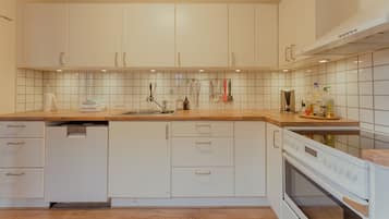 Vila | Cozinha privada | Geladeira grande, micro-ondas, fogão, cooktop