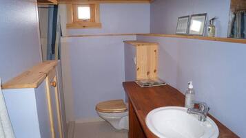 House | Bathroom | Shower, hair dryer, towels, soap