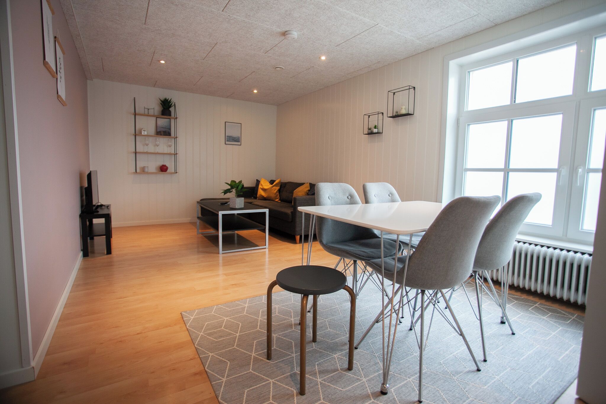 公寓 | 客廳 | 30 吋平面電視連衛星電視頻道