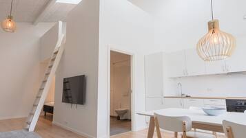 Studio | Oppholdsområde | En 40-tommers smart-TV med Parabol-TV samt Netflix og oppvarmet gulv