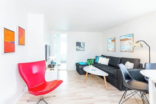 Appartement | Salle de séjour | Télévision à écran plat de 30 pouces avec chaßnes par satellite