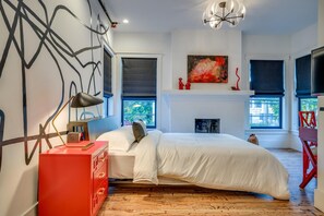 House, 1 Queen Bed, Kitchen (Adina - Suite 201) - Private Suite in Historic Austin B&b: Sleeps 2! (Austin)