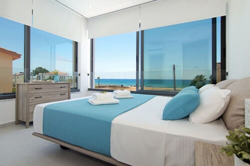 Votsalo Villa - 30m from Med Sea