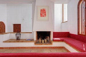 Villa | Living area | 50-inch Smart TV with satellite channels - Villa Levante Montiboli by Buccara (Villajoyosa)