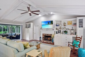 Smart TV - Beautiful 3 bed/ 2 bath Executive Style Home in Sea Palms (St. Simons Island)