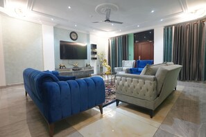 Executive Apartment, 3 Bedrooms, Non Smoking, Pool View | Living area - Mercy Royal Heights (Kumasi)