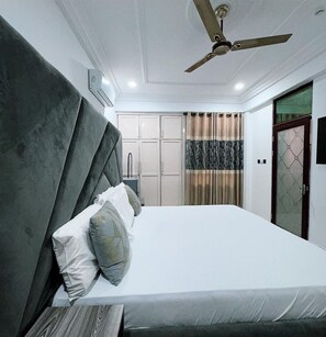Executive Single Room | Individually furnished, iron/ironing board, free WiFi, bed sheets - Mercy Royal Heights (Kumasi)