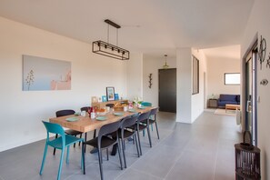 Dining - New villa with pool and sea view, for 9 (Pléneuf-Val-André)