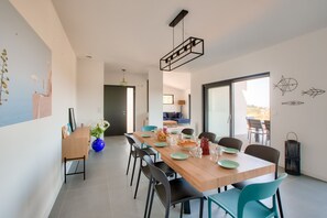 Dining - New villa with pool and sea view, for 9 (Pléneuf-Val-André)