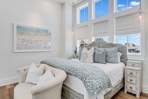 5 slaapkamers, een bureau, een strijkplank/strijkijzer, gratis wifi