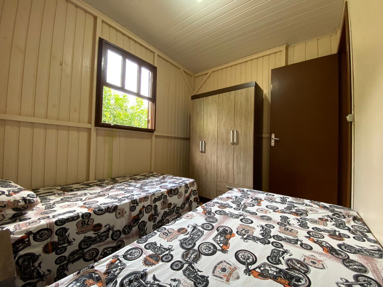 2 多间卧室、WiFi、床单