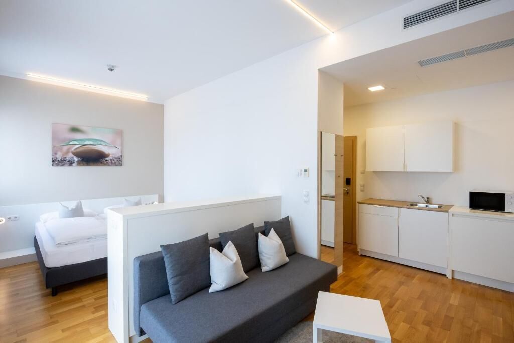 Caja de seguridad en la habitación y escritorio 