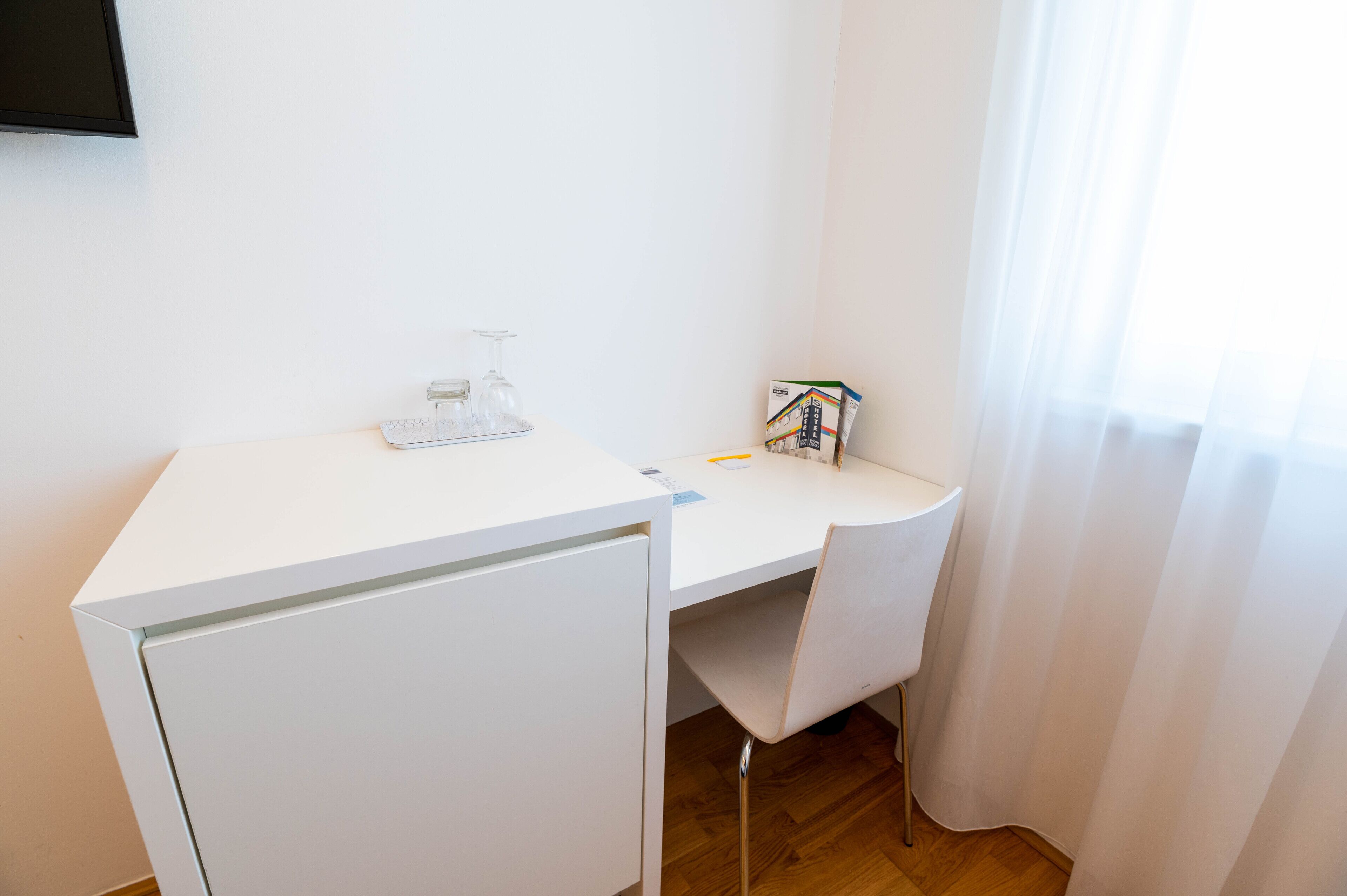 basic double room | 1 bedroom, in-room safe, desk, laptop workspace