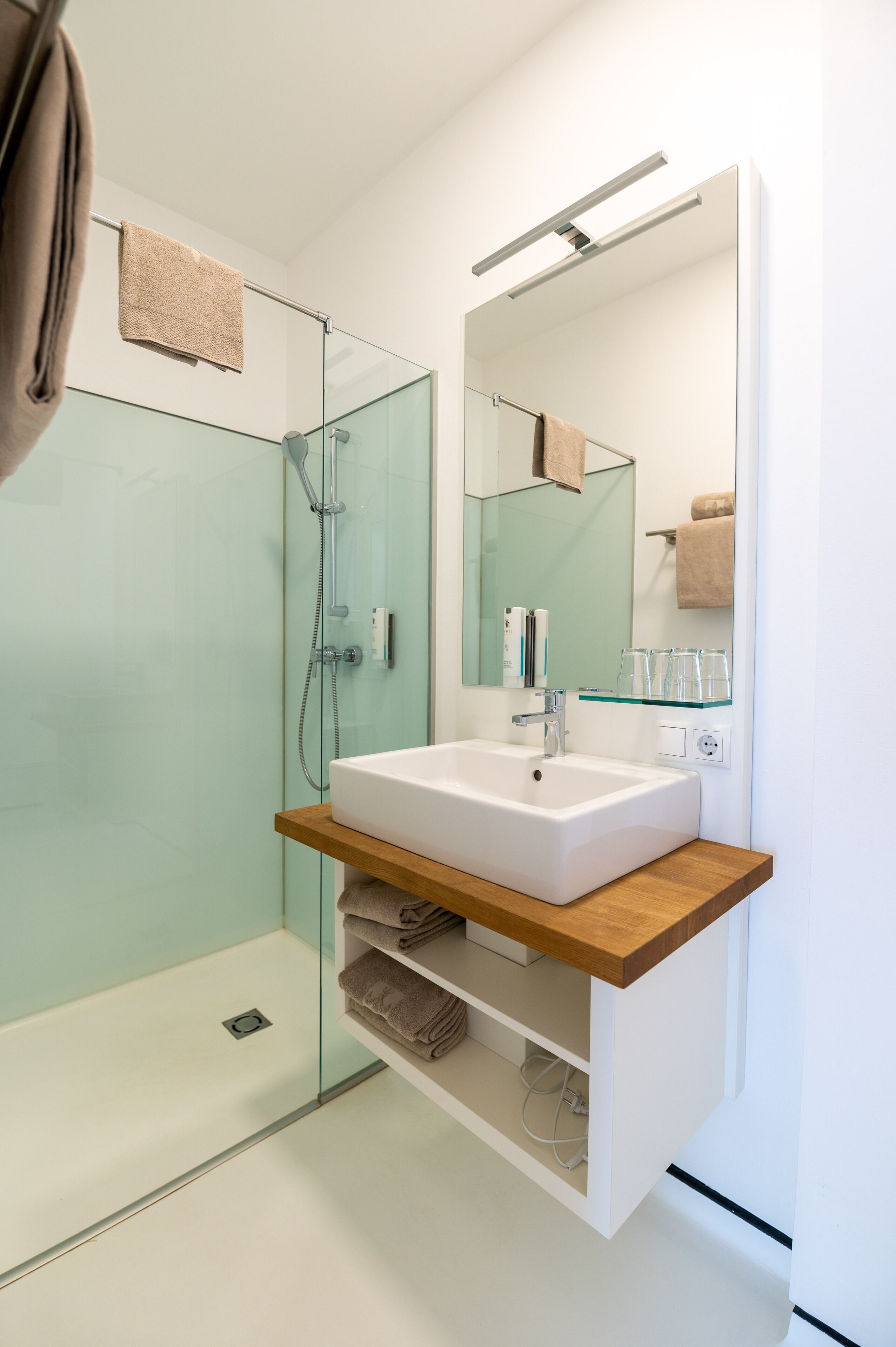 city suite | bathroom | shower, hair dryer, towels, soap