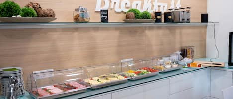 Frukostbuffé varje dag (EUR 14.90 per person)